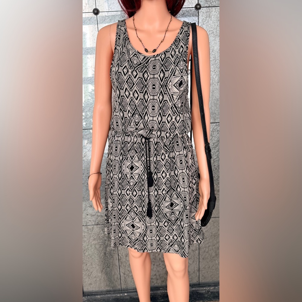 Lucky Brand Black and White Geometric Dress Excellent Condition - Picture 2 of 15
